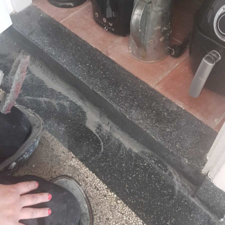 Granito plint schuren en polijsten