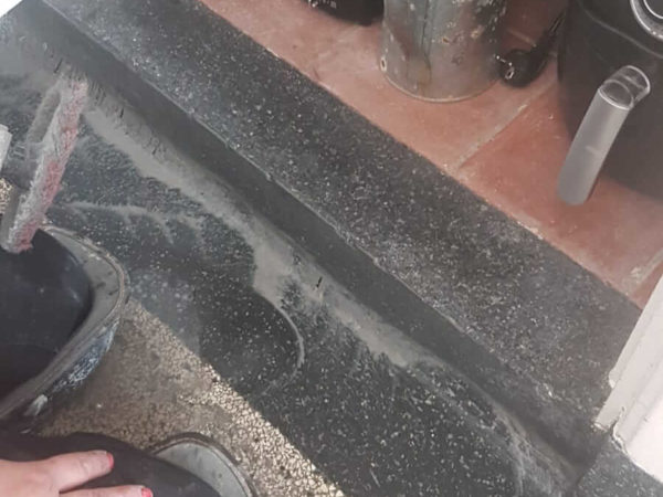 Granito plint schuren en polijsten