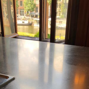 Kleurverdiepen van hardsteen