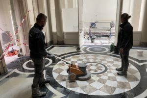 Marmeren vloer polijsten
