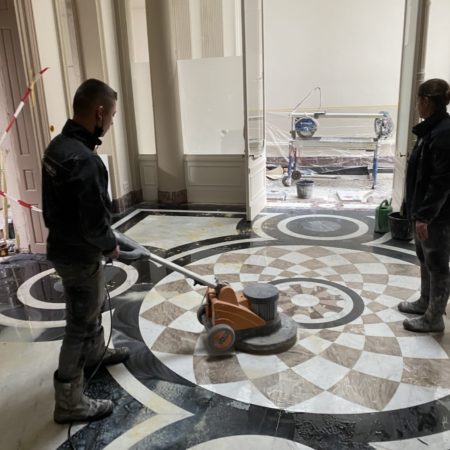Marmeren vloer polijsten