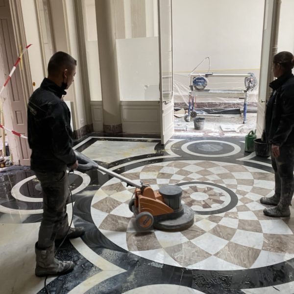 Marmeren vloer polijsten