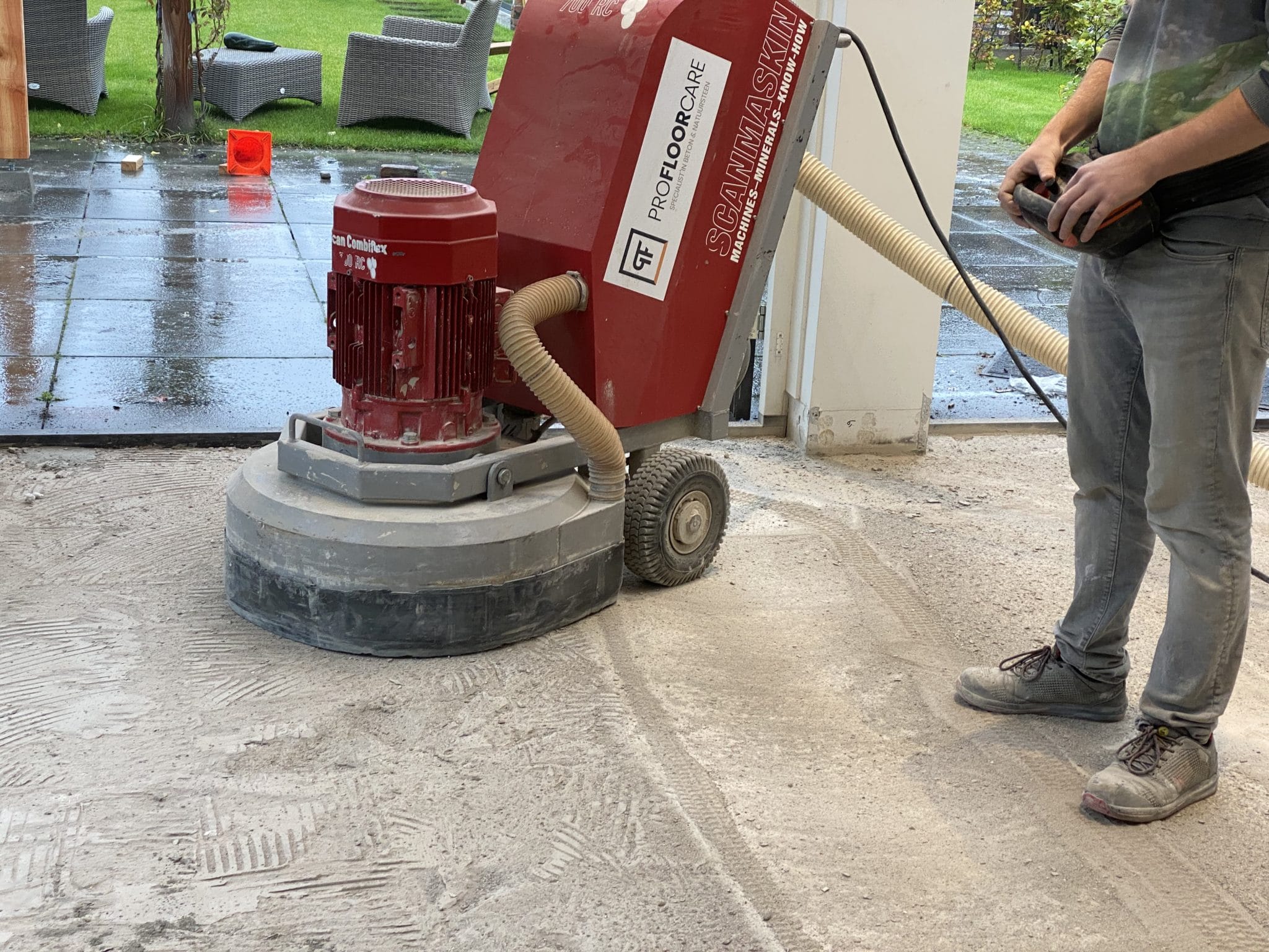 zingen ziek zege Lijmresten verwijderen van beton of harde vloeren. Beton glad maken